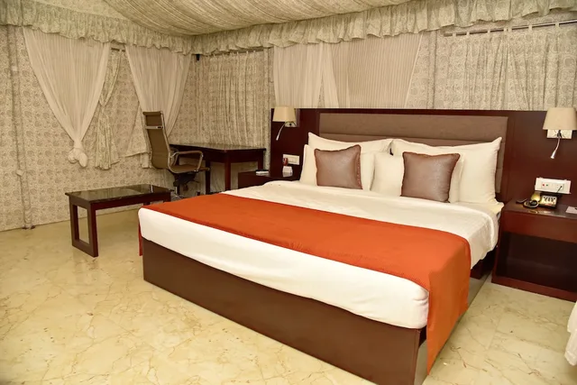 كوخ بسرير كينج، Pride Hotel And Convention Centre 8/10