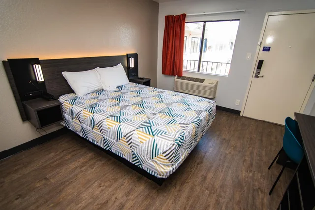غرفة بسرير كوين لذوي الإعاقة، Motel6 Ft. Pierce, FL 1/10