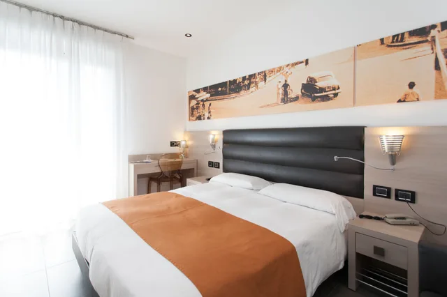 Room, Double Bed, HOTEL ADLON 2/5