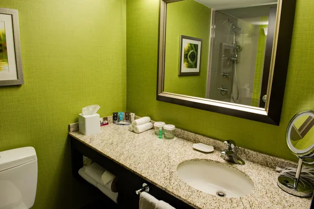 غرفة قياسية بسرير فردي، Crowne Plaza Kitchener Waterloo 8/9