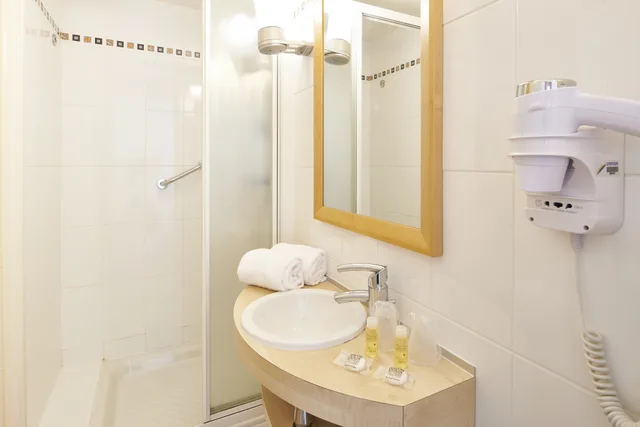 غرفة كومفورت ثلاثية، Hotel Vacances Bleues Villa Caroline 2/2