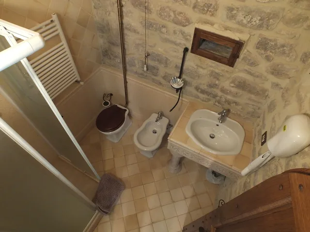 غرفة بسرير مزدوج وسرير فردي مع سرير إضافي، Castello Di Giomici 1/1