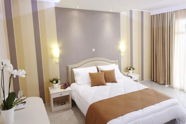 غرفة بإطلالة على البحر مفردة بسرير مزدوج، Alia Palace - Adults Only 1/2