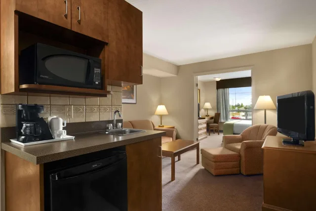 جناح بسرير كينج، Super 8 By Wyndham Fort St. John Bc 3/3