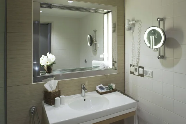 غرفة كلوب بسريرين منفصلين، SHERATON BERLIN GRAND HOTEL ESPLANADE 4/5