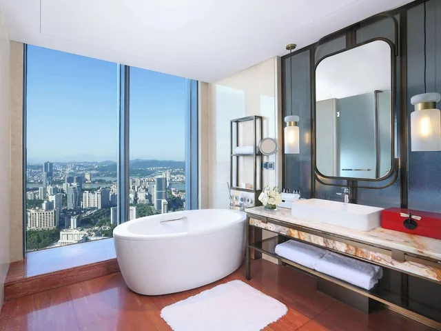 غرفة سوبيريور بسرير كينج بإطلالة على المدينة، Pullman Huizhou Kaisa 6/9