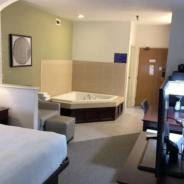 غرفة بسرير كينج بجاكوزي، Best Western Celina 5/10