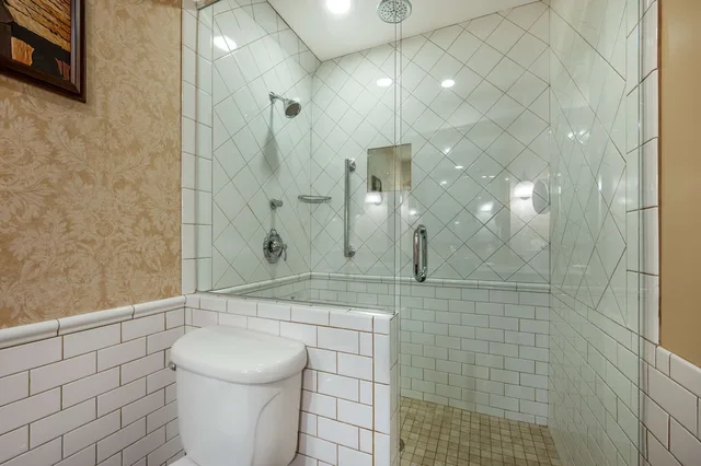غرفة قياسية بسرير كينج، Best Western Premier Mariemont Inn 8/8