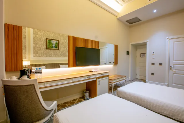 غرفة اقتصادية بسريرين منفصلين، Theatrum Hotel Baku 2/3