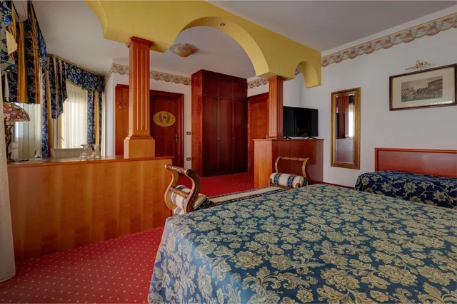جناح بشرفة بإطلالة جزئية على البحر، Hotel Napoleon 2/6