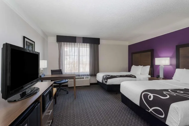 غرفة بسريرين مزدوجين لذوي الإعاقة، La Quinta Inn & Suites by Wyndham Denver Boulder-Louisville 1/5