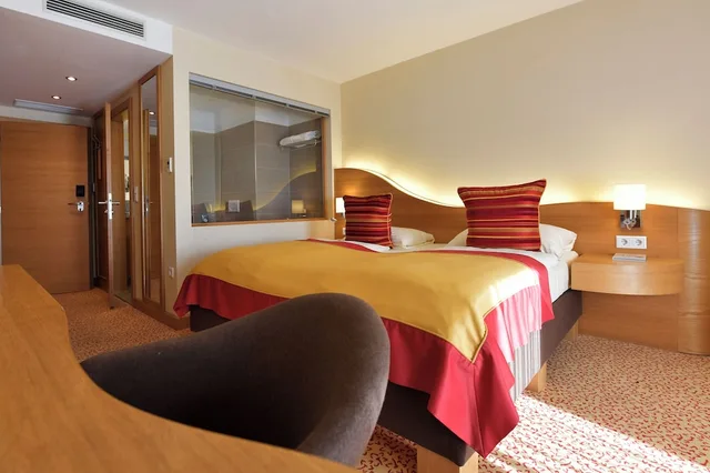 Comfort, Single, Queen Bed, Lake Side، Seehotel Rust 2/3