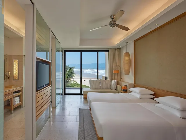 غرفة كلوب بسريرين منفصلين بإطلالة على البحر، Hyatt Regency Danang Resort And Spa 1/10