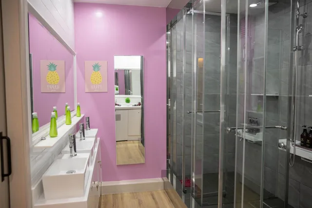سكن مشترك بسريرين للنساء، Calistar Hotel 9/10