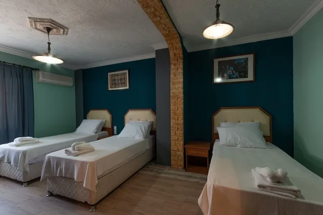 غرفة ثلاثية بسرير مزدوج وسرير فردي، Rebetika Hotel 4/6