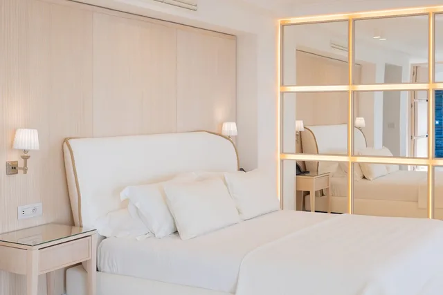 جناح بسرير كينج بإطلالة على البحر بغرفة نوم واحدة مع أريكة، Hotel Mamela 1/7