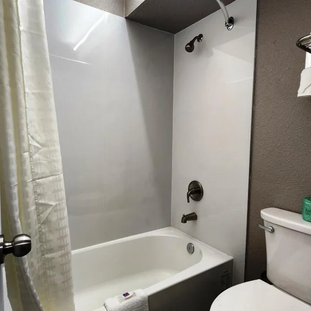 Room, Double Bed, Studio6 Alvin, TX 6/8