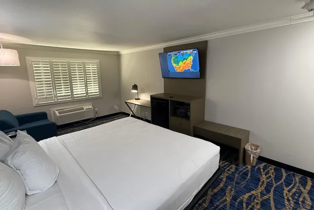 غرفة ديلوكس بسرير كينج، Travelodge by Wyndham Odessa 1/10