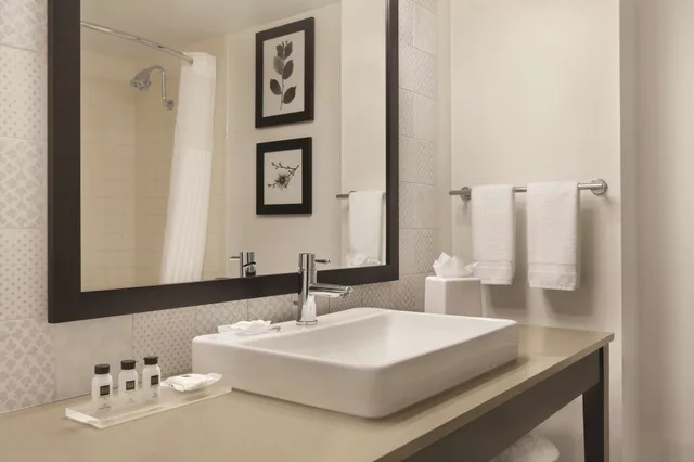 جناح بسرير كينج بغرفة نوم واحدة مع أريكة، Country Inn Suites By Radisson Seattle Bothell Wa 9/10