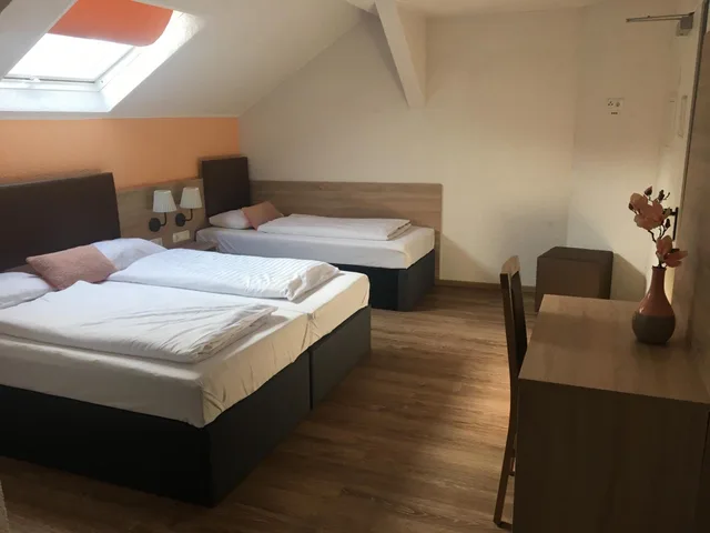غرفة قياسية ثلاثية، Central Hotel Duisburg 4/8