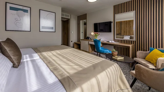 جناح ديلوكس بسرير كوين مع أريكة، Grand hotel Zagreb 1/2