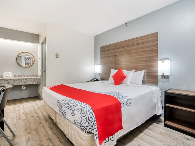 غرفة بزنس بسرير كينج، Dallas Love Field Inn 3/5