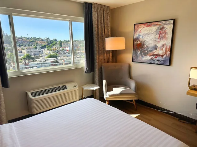 Room, 2 Queen Beds, Lincoln Hotel Monterey Park Los Angeles 8/10