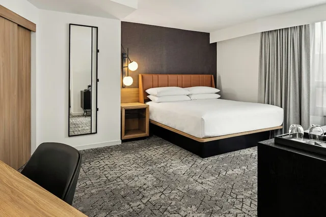 غرفة بسرير كينج لذوي الإعاقة، Sheraton Minneapolis Downtown Convention Center 2/8