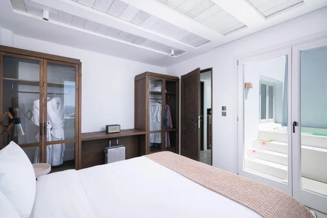 Premium, Suite, Queen Bed, Sea View, Outdoor Jetted Tub, Sofa، Porto Mykonos Hotel 3/5