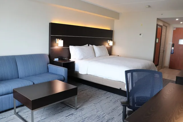 غرفة قياسية بسرير كينج لذوي الإعاقة، Holiday Inn Express Hotel And Suites Brampton 2/6
