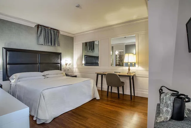 Junior Suite, Apartment, Double and Twin Beds، Albergo Del Senato 1/2