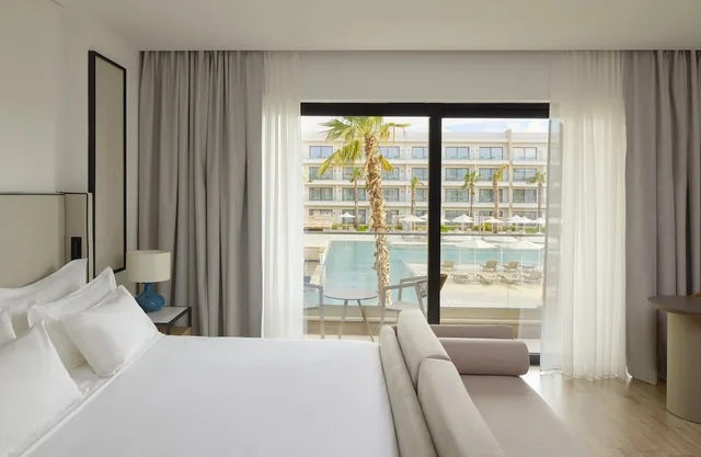 Infinity, Deluxe, King Bed, Pool View، MELIA DURRES ALBANIA 1/4