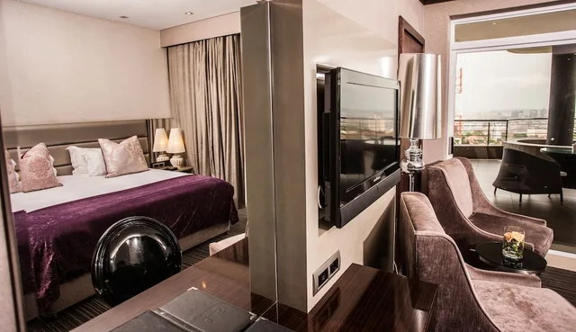غرفة ديلوكس بشرفة في طابق مرتفع، Coastlands Musgrave Hotel 4/10