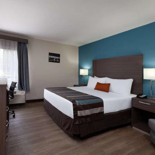 غرفة بسرير كينج لذوي الإعاقة، Nobile Hotel Parkway at Celebration Orlando 1/4