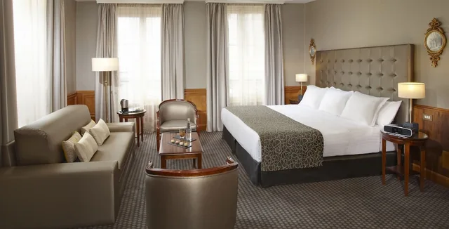 جناح جونيور بسريرين منفصلين مع أريكة، Melia Paris Vendome 3/4
