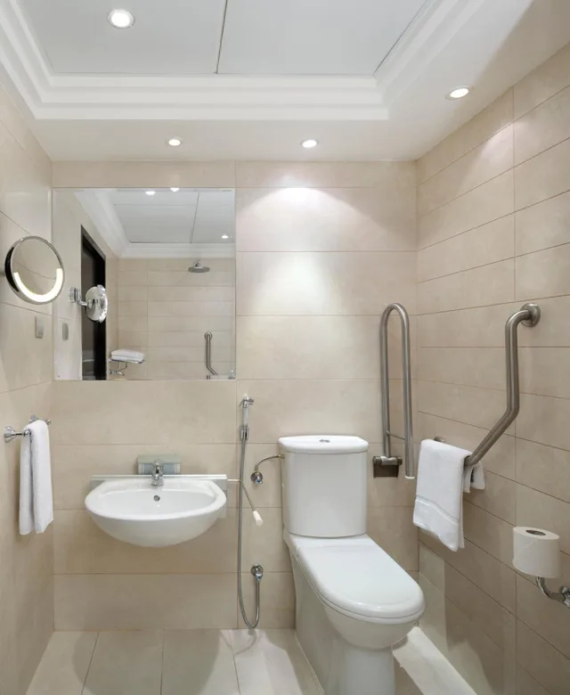 غرفة قياسية بسرير كينج لذوي الإعاقة، فندق كراون بلازا جدة(Crowne Plaza Jeddah) 3/3