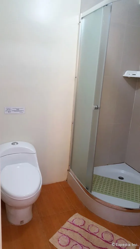 G, Studio, Queen Bed, Gardenville Hotel 1/2
