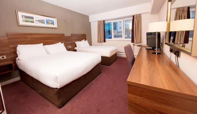 غرفة قياسية بسرير مزدوج أو سريرين منفصلين، Leonardo Hotel Cork 1/9