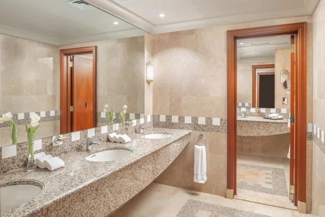غرفة رئاسية بسريرين كينج، المدينة هيلتون(Madinah Hilton Hotel) 4/6