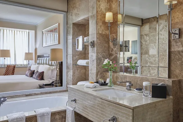 Luxury, King Bed, City View, Tower Wing، Taj Cape Town 6/7