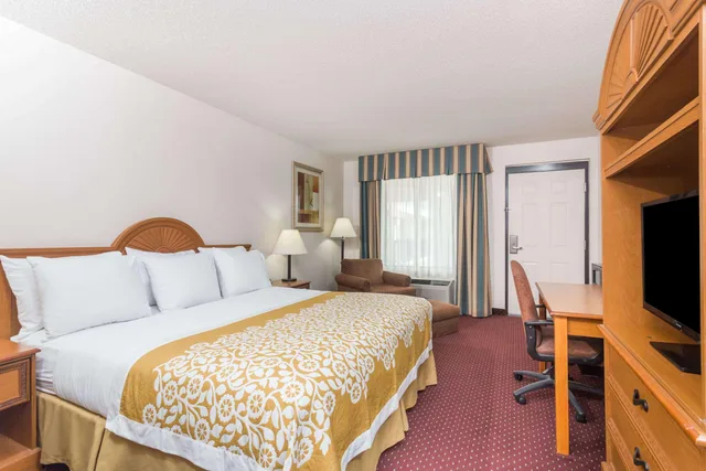 غرفة بسرير كينج، Days Inn by Wyndham Chiefland 1/1