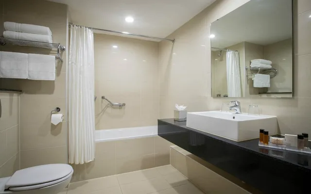 غرفة تنفيذية بسرير كينج وسرير كوين، Clayton Hotel Silver Springs 2/2