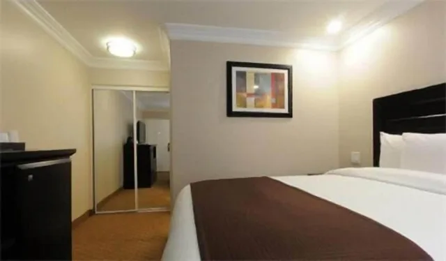 غرفة مفردة بسرير كوين لذوي الإعاقة، Raincross Hotel Riverside 2/2