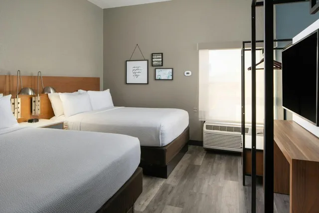 جناح بسريرين كوين بغرفة نوم واحدة بمنطقة جلوس، Four Points by Sheraton Alexandria 1/5