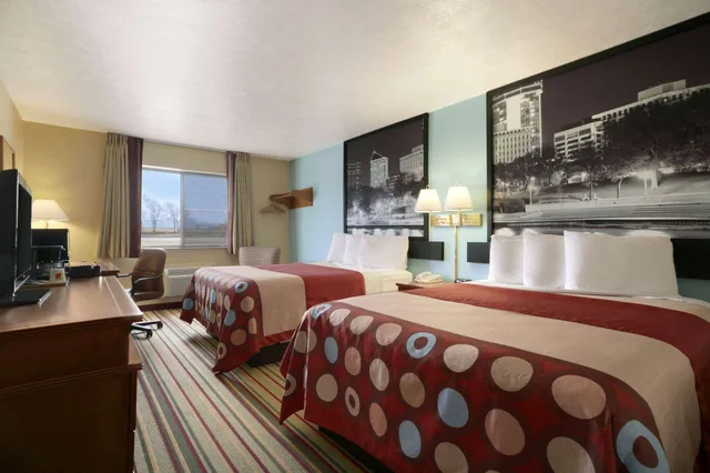 غرفة بسريرين مزدوجين، Super 8 by Wyndham Park City/North Wichita Area 1/2