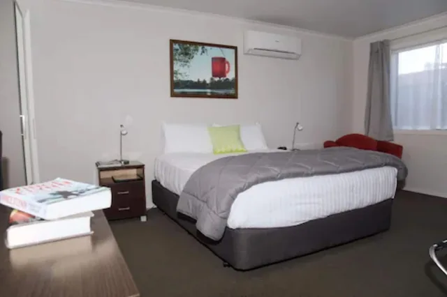 استوديو تنفيذي بسرير كوين، Arena Court Motor Lodge 3/5