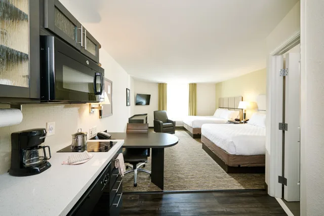 Studio, Suite, Twin Beds, Sonesta Simply Suites Detroit Ann Arbor 8/8