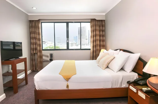 غرفة سوبيريور بسرير كينج، Holiday Plaza Hotel 1/1