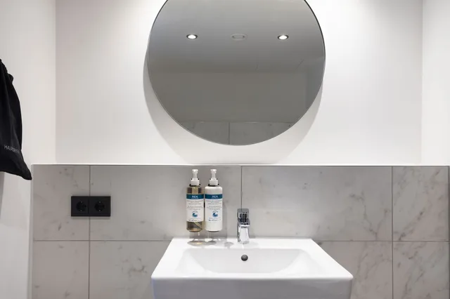 شقة بسرير كينج بغرفة نوم واحدة مع أريكة، numa I Arc Rooms and Apartments (ex Hotel Angleterre) 8/10