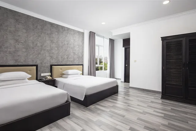 غرفة ديلوكس ثلاثية بسرير كوين وسرير فردي، KING GRAND BOUTIQUE HOTEL 5/9